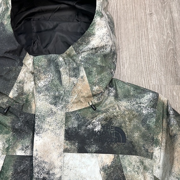 The north face Men’s Clement Triclimate® Jacket Pine Needle Faded Dye Camo Print - Picture 3 of 10